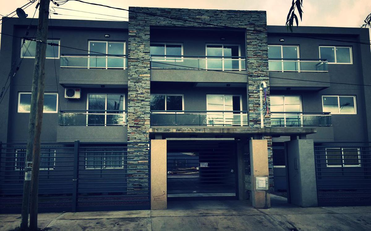 Venta de departamento 2 ambientes a estrenar en Castelar, impecable.