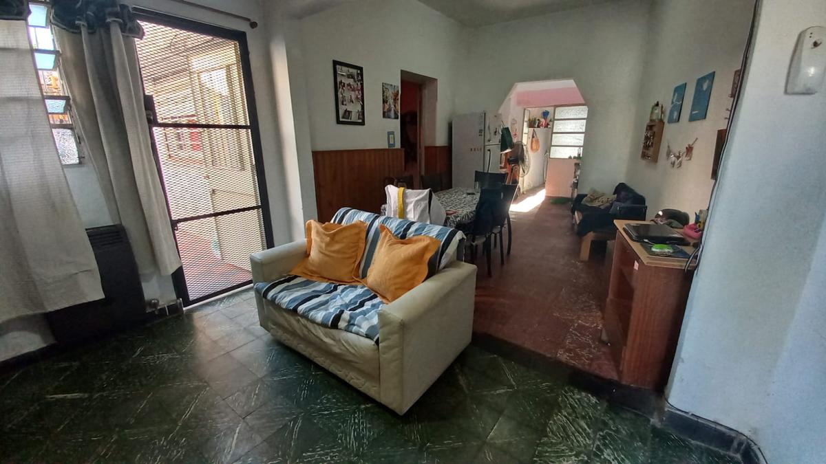 VENTA/PERMUTA - Casa de pasillo de 2 dormitorios - Bella Vista, Rosario.