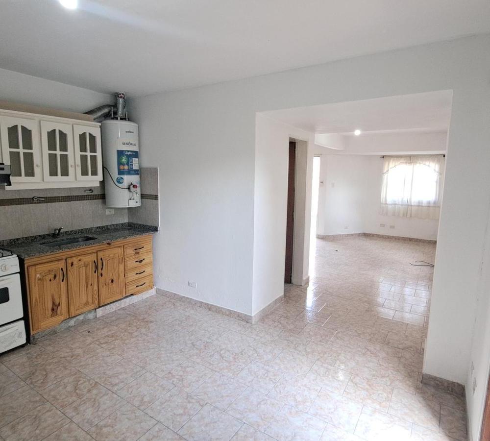 Venta de duplex dentro de complejo de 3 ambientes con cochera