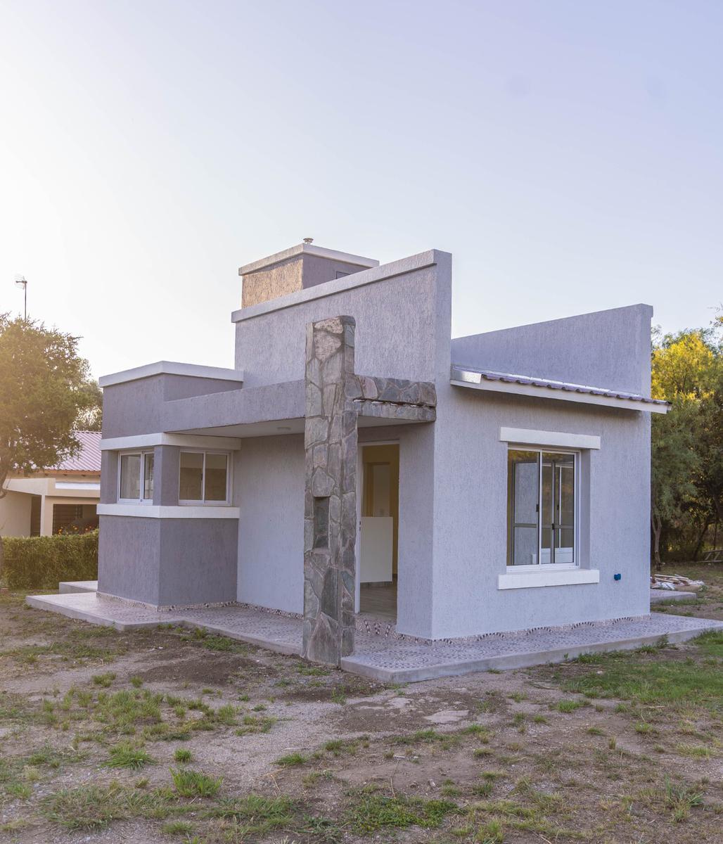 Casa a estrenar en Merlo con gas natural