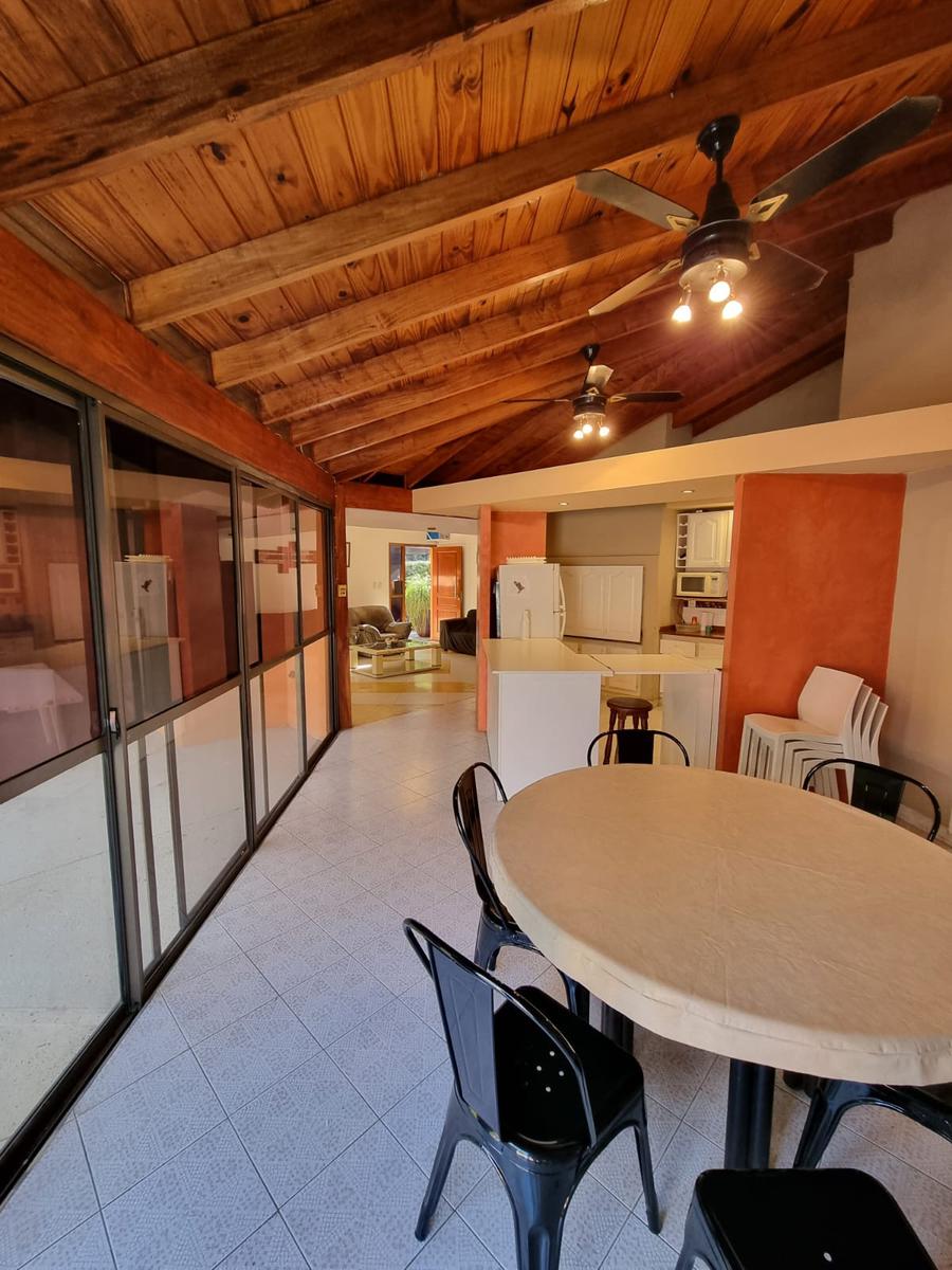 Casa en Alquiler Anual / Venta  en Las Lajas. Pileta. Barrio Cerrado. Seguridad 24 horas