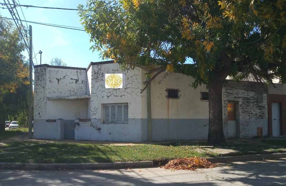 Casa se vende a refaccionar o demoler en Santa Fe
