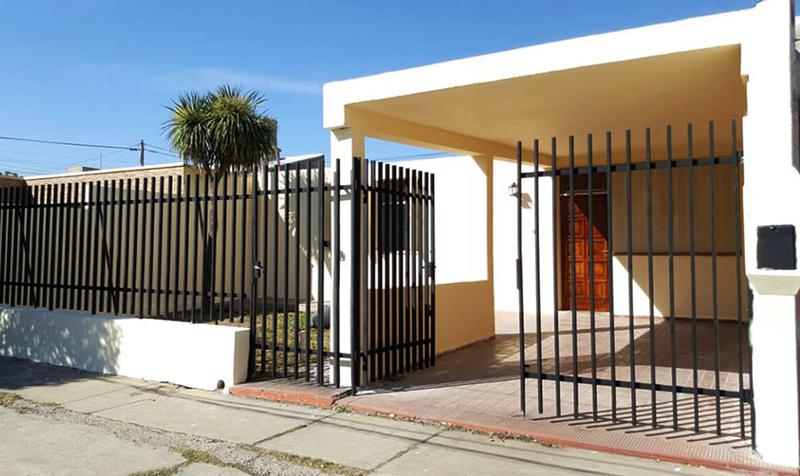 VENTA. Casa 3 dormitorios en B° Jardín San Luis