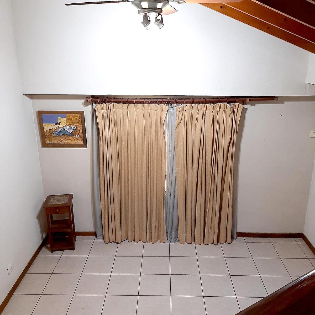 CASA EN VENTA DE 4 AMBIENTES EN BELLA VISTA