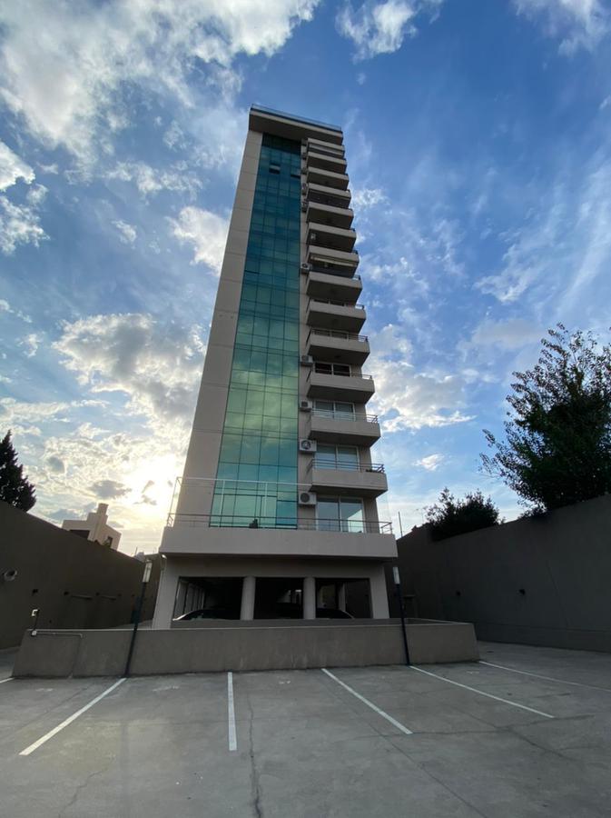 Departamento con cochera - Beccar Av Centenario  al 2000 - venta