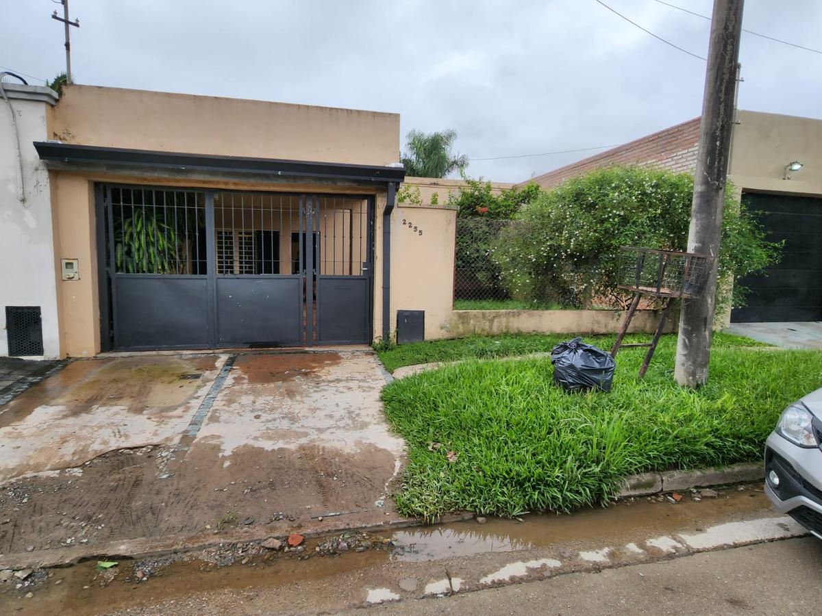 OPORTUNIDAD!! VENTA CASA SARMIENTO 2200 YB (PARA REFACCION)