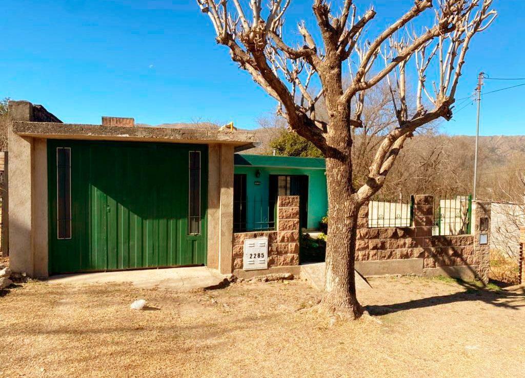 CASA CON HERMOSA VISTA A LAS SIERRAS EN COSQUIN REF V 1777