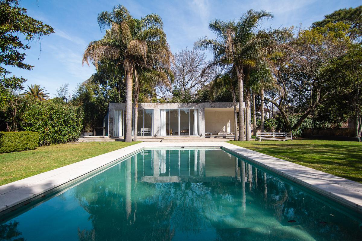 Casa de 4 dormitorios con Jardín Quincho y Pileta  - Alquiler - Acassuso