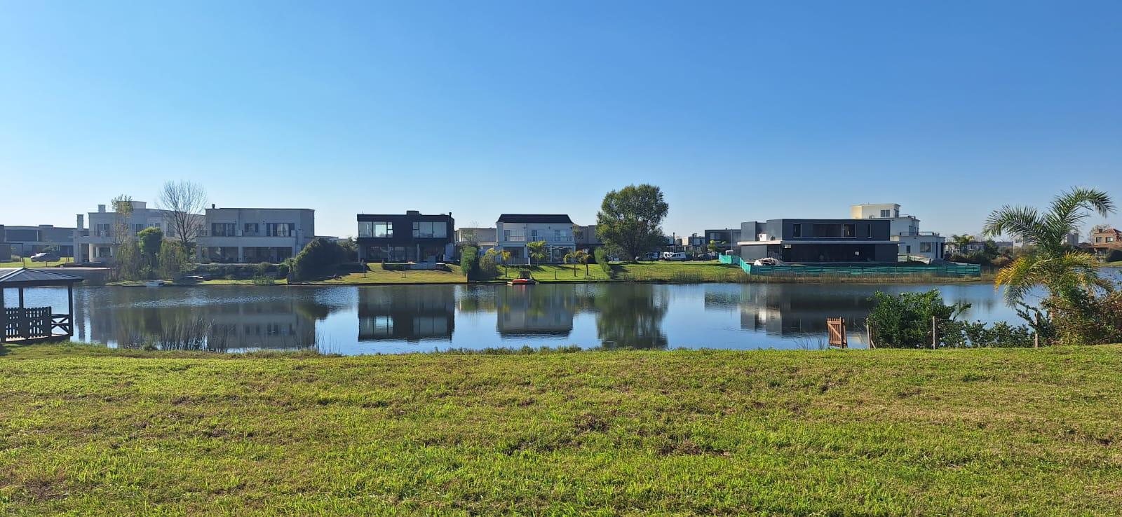 Lote al agua en Marinas de Puertos, Escobar