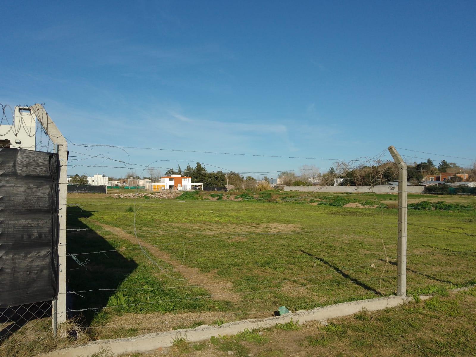 VENTA LOTE DE 357 m2 en Barrio San Benjamín con seguridad, calle 31 y 477, City Bell, La Plata.