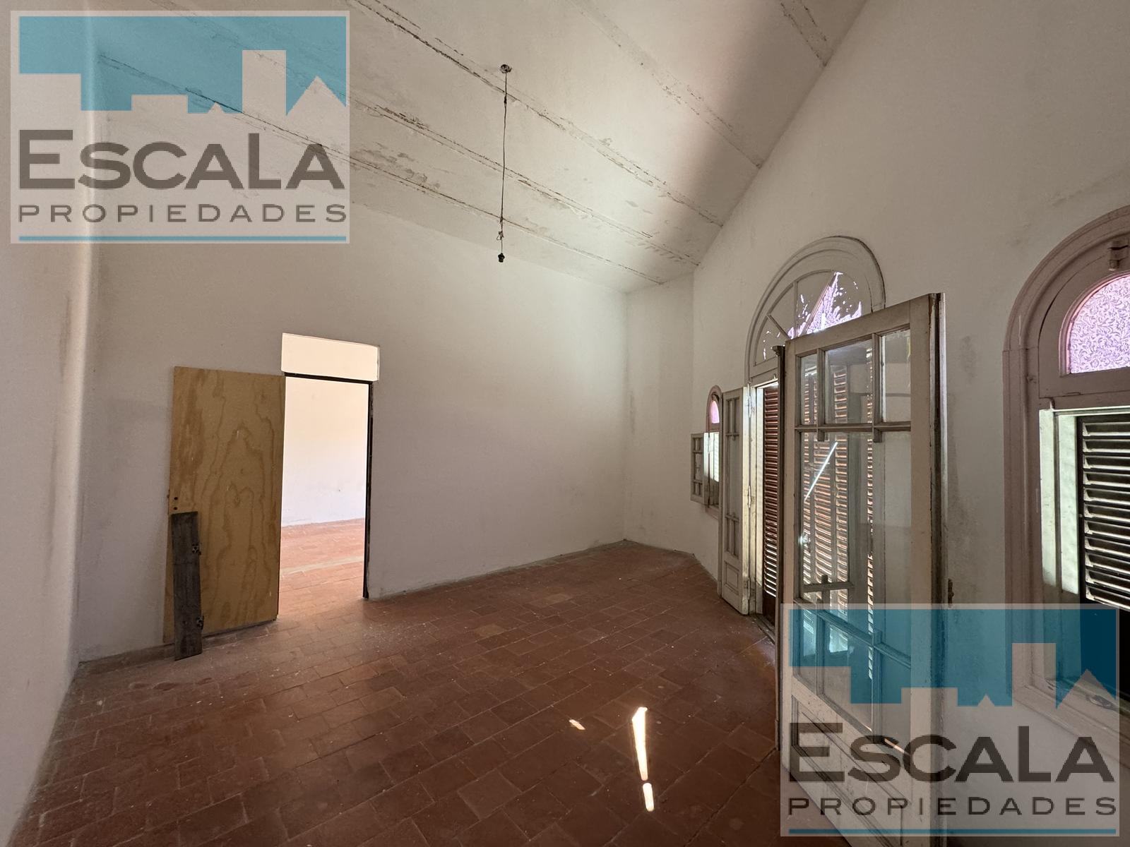 CASA PLANTA ALTA  3 DORM CON PATIO Y COCHERA EN ALQUILER