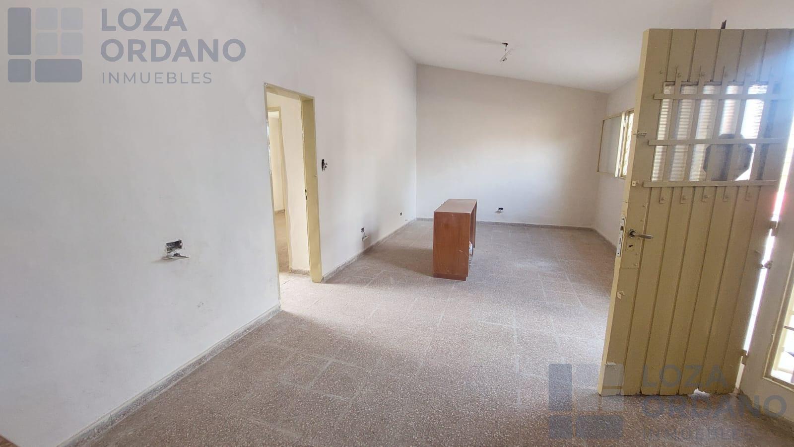 vendo gran terreno con departamento y cocheras