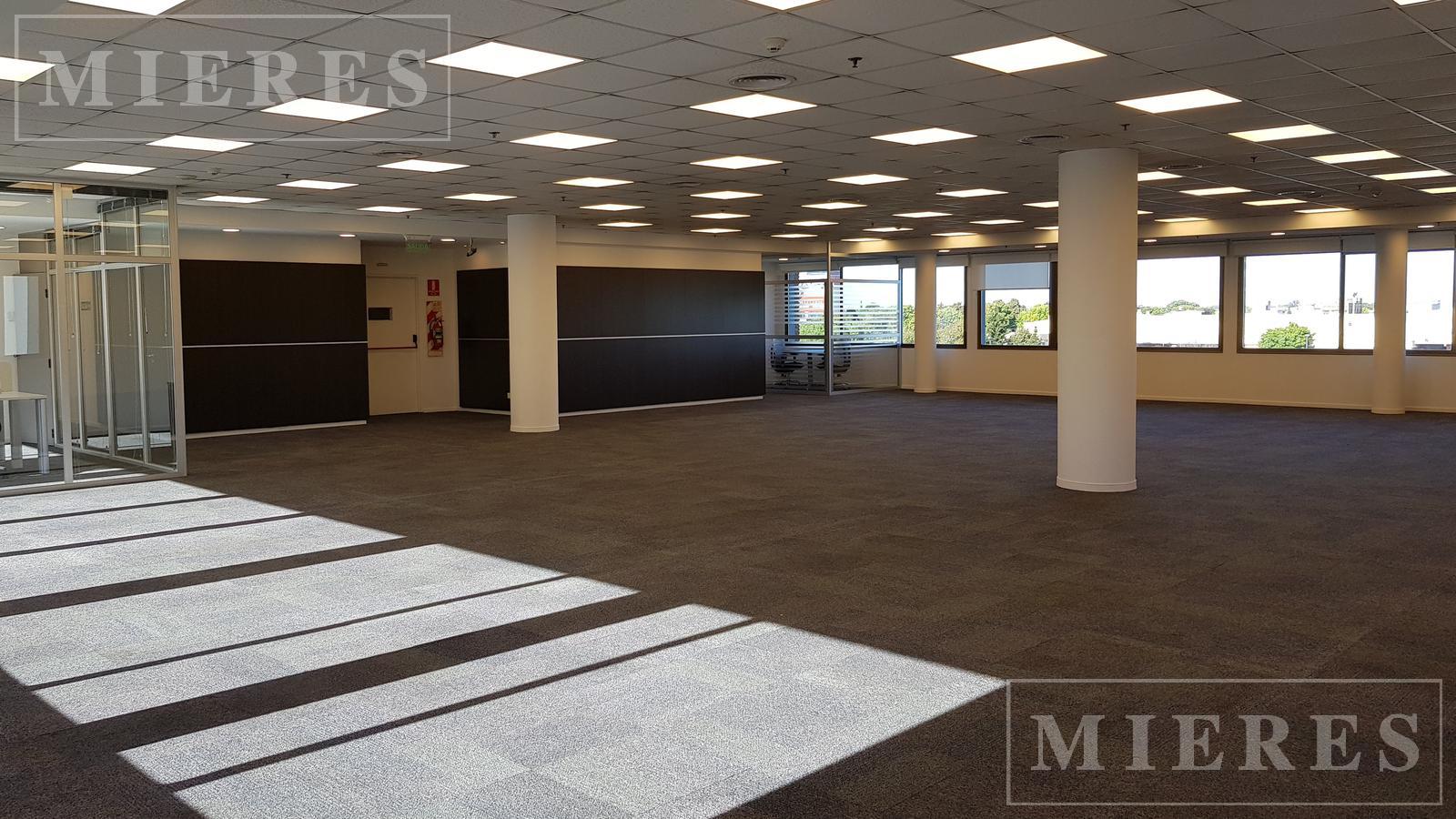 Planta de 2.600 m2 de Oficinas en Alquiler en Vicente López - Olivos Building III