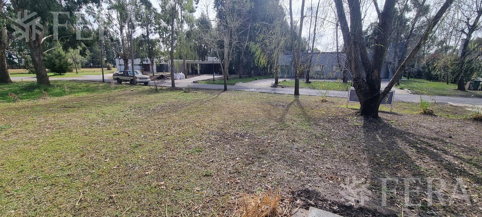 Venta de casa  de 4 ambientes con piscina en Club Miralagos 1