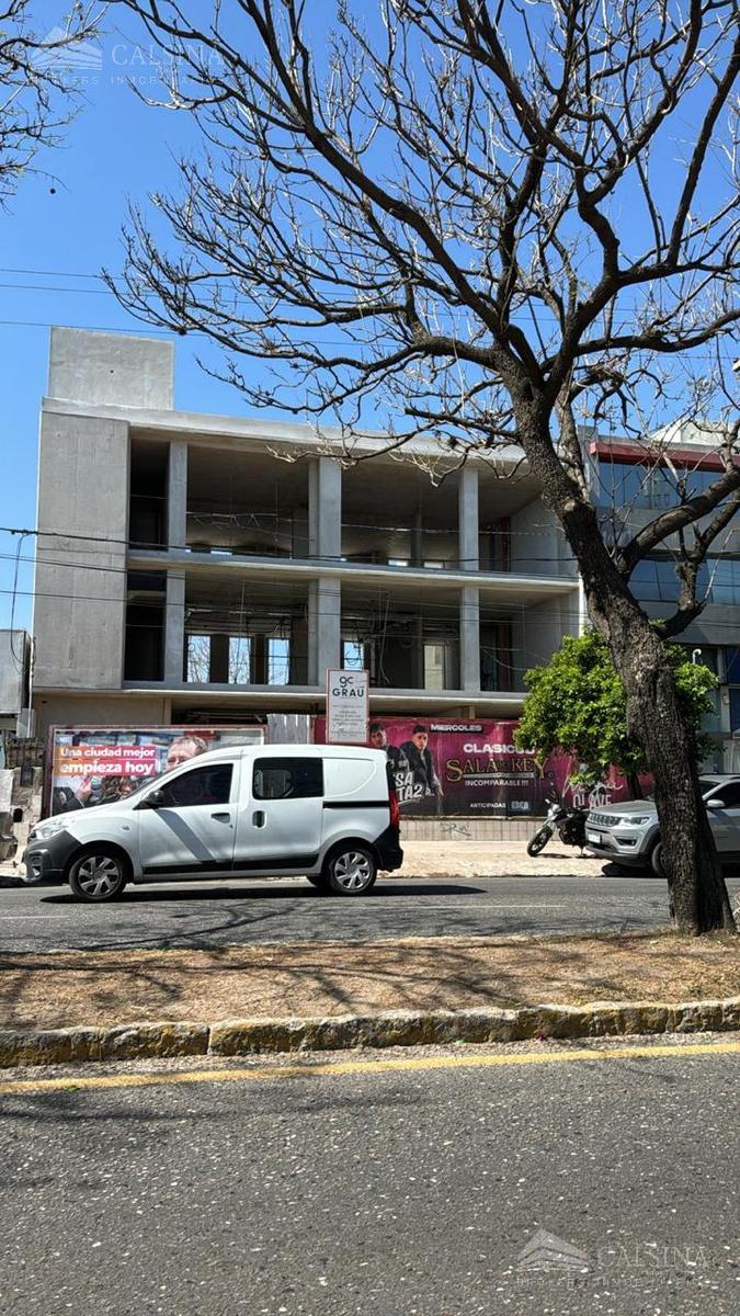 Terreno con Casona (Nuñez esquina Orma)