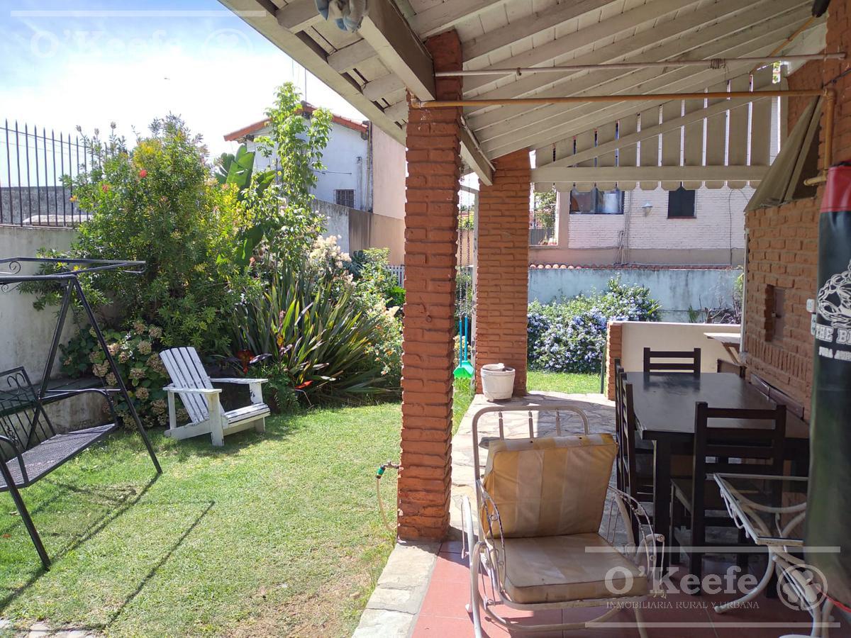 Casa - Quilmes 4 ambientes  jardín y garage en la Barranca. Venta Directa Zona Residencial