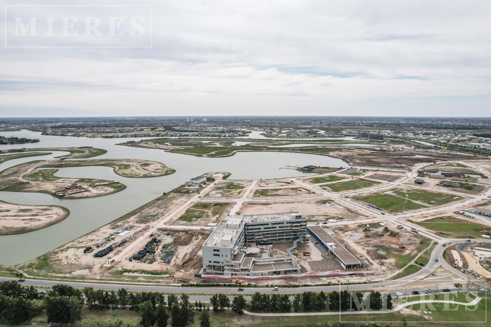 Lote al agua en Puentes - Nordelta