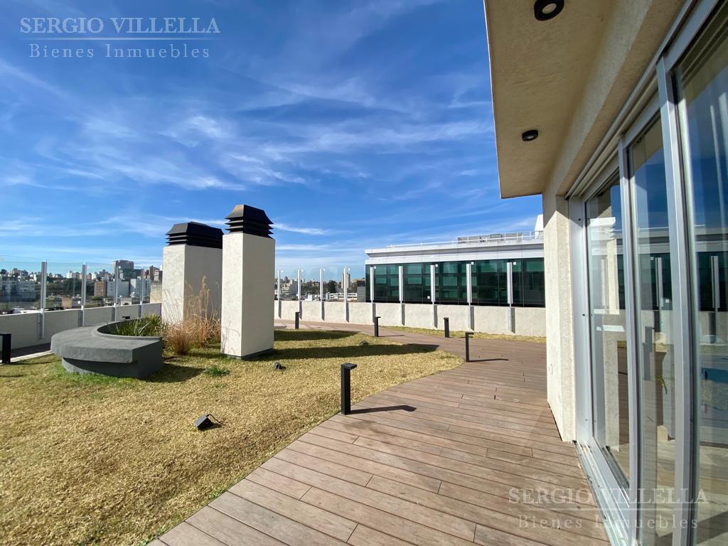 Locales en Venta  210 m2  3 baños  frente al río y Distrito Capitalinas