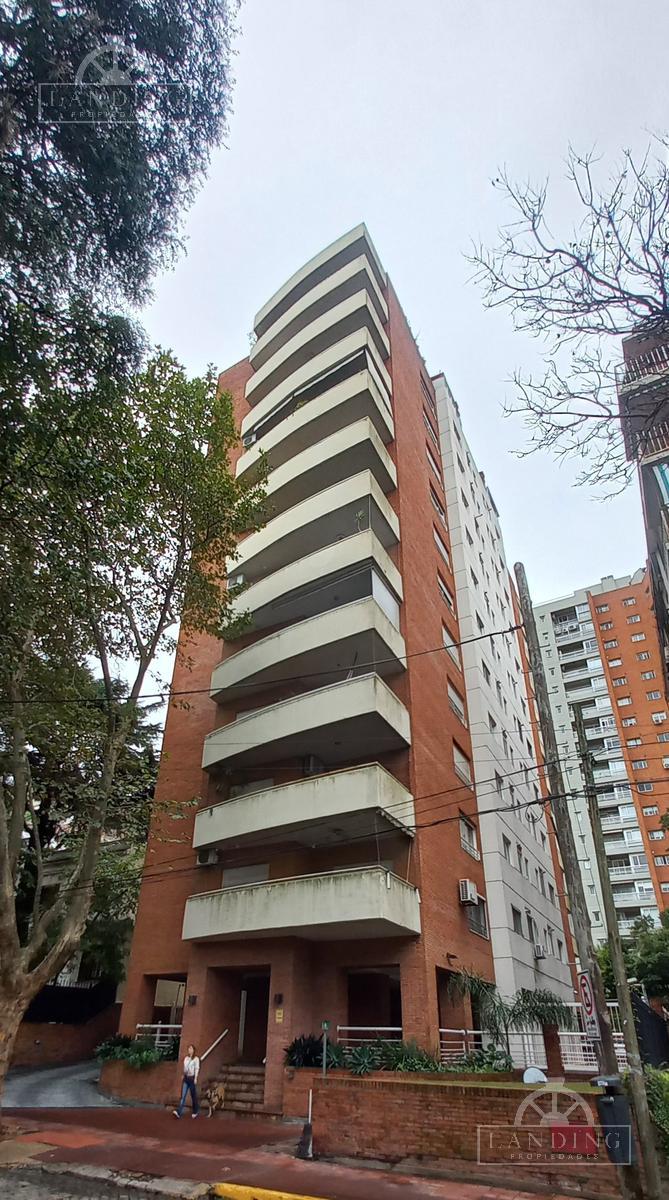 Departamento dos dormitorios y dependencia cochera cubierta a mts estacion de Olivos