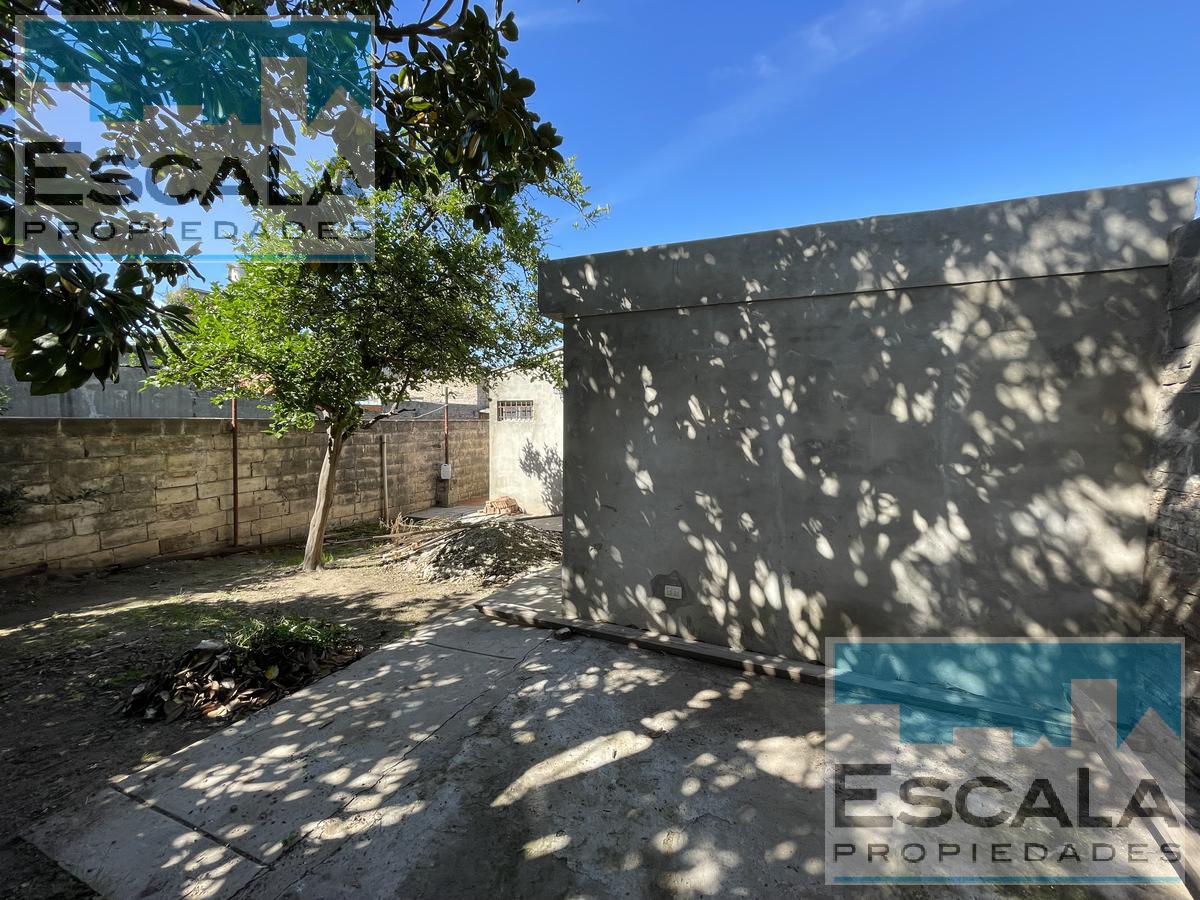 CASA DE 3 DORM INTERNA UNICA CON PATIO JARDIN EN VENTA