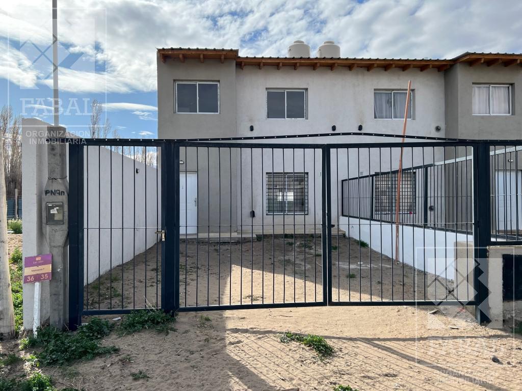 Dúplex venta barrio Las Lilas de Plottier, 2 dormitorios, baño, jardín y entrada para autos