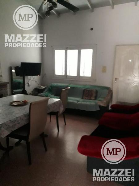 Casa  sobre lote de 230m2