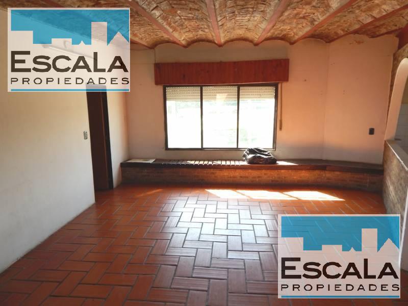 CASA EN PLANTA ALTA EN ALQUILER 1 DORMITORIO CON PATIO MUY AMPLIA