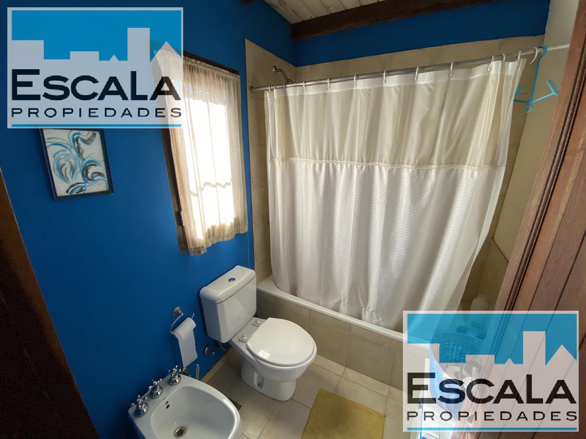 CASA EN VENTA FISHERTON 4 DORM CON AMPLIO JARDIN Y PILETA