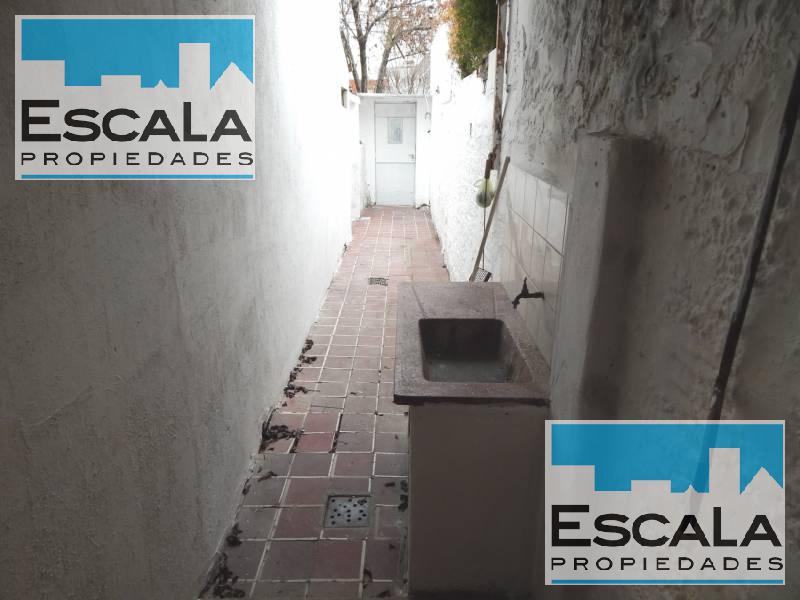 CASA EN VENTA DE 2 DORMITORIOS CON PATIO Y TERRAZA