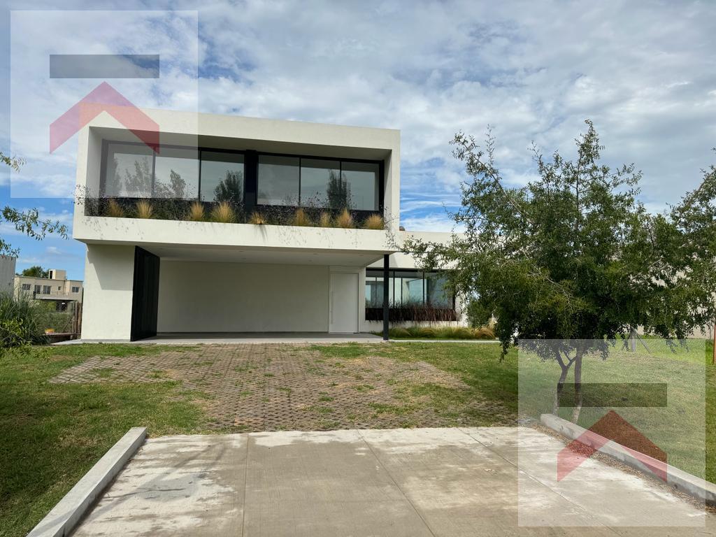 Oportunidad Casa en LOTE AL AGUA piscina en Chacras de la Reserva Cardales