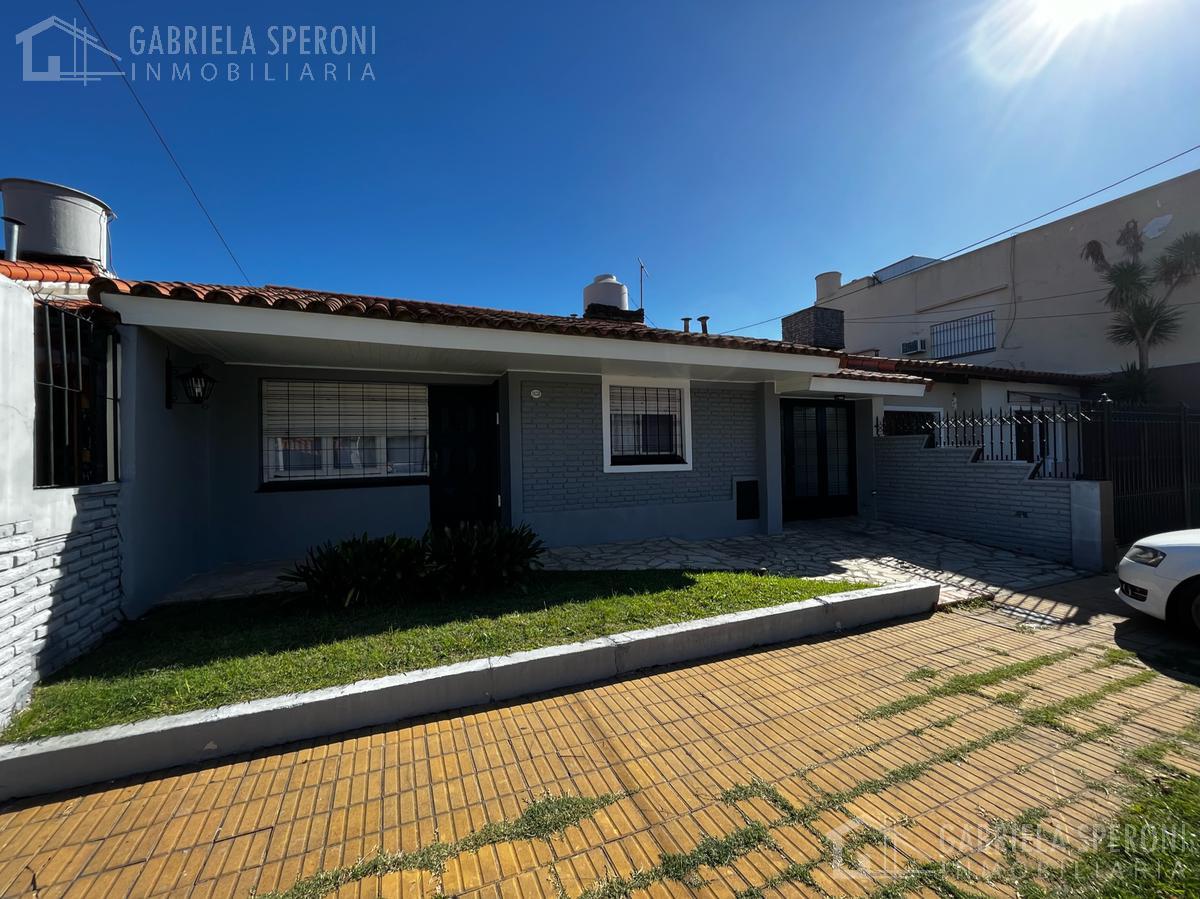 Chalet 3 ambientes con parque y garaje I Banfield Este