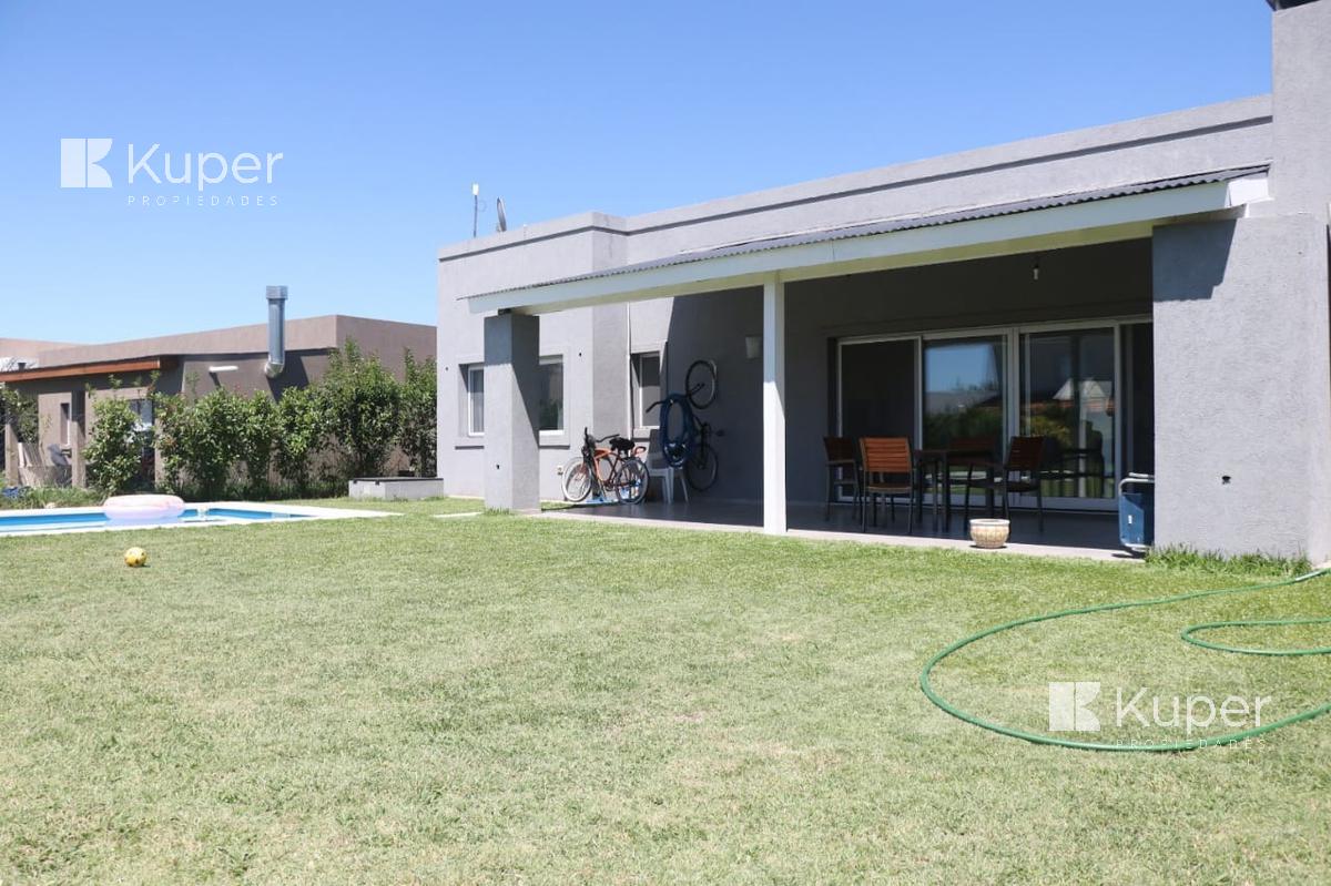 Casa a la venta, una planta de 4 ambientes en San Eduardo. Pilar del Este. Pilar