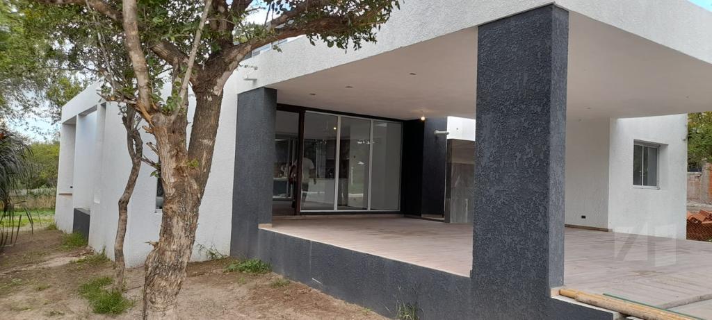 Casa en venta a estrenar posesión inmediata  3 dormitorios  Lote de 1045m2  country Las Corzuelas