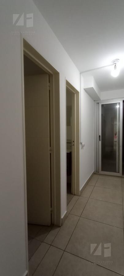 75m2 con dos baños y Patio.-