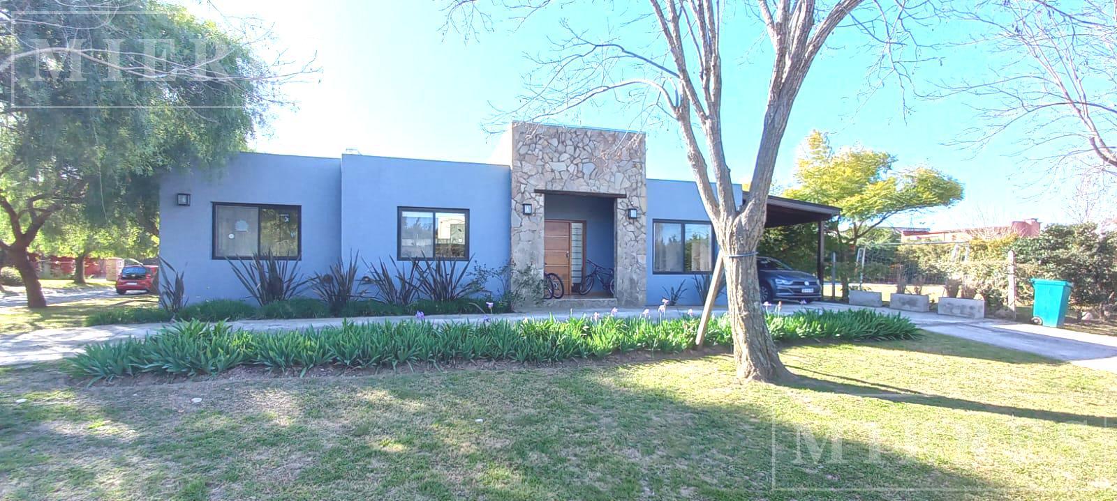 Casa en 1 planta sobre lote interno en el Barrio Santa Teresa