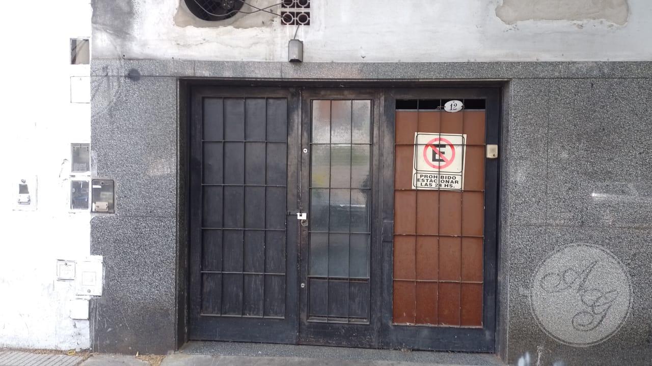 LOCAL COMERCIAL - 106M2 - AV. CASEROS Y GUARANI - SIN EXPENSAS