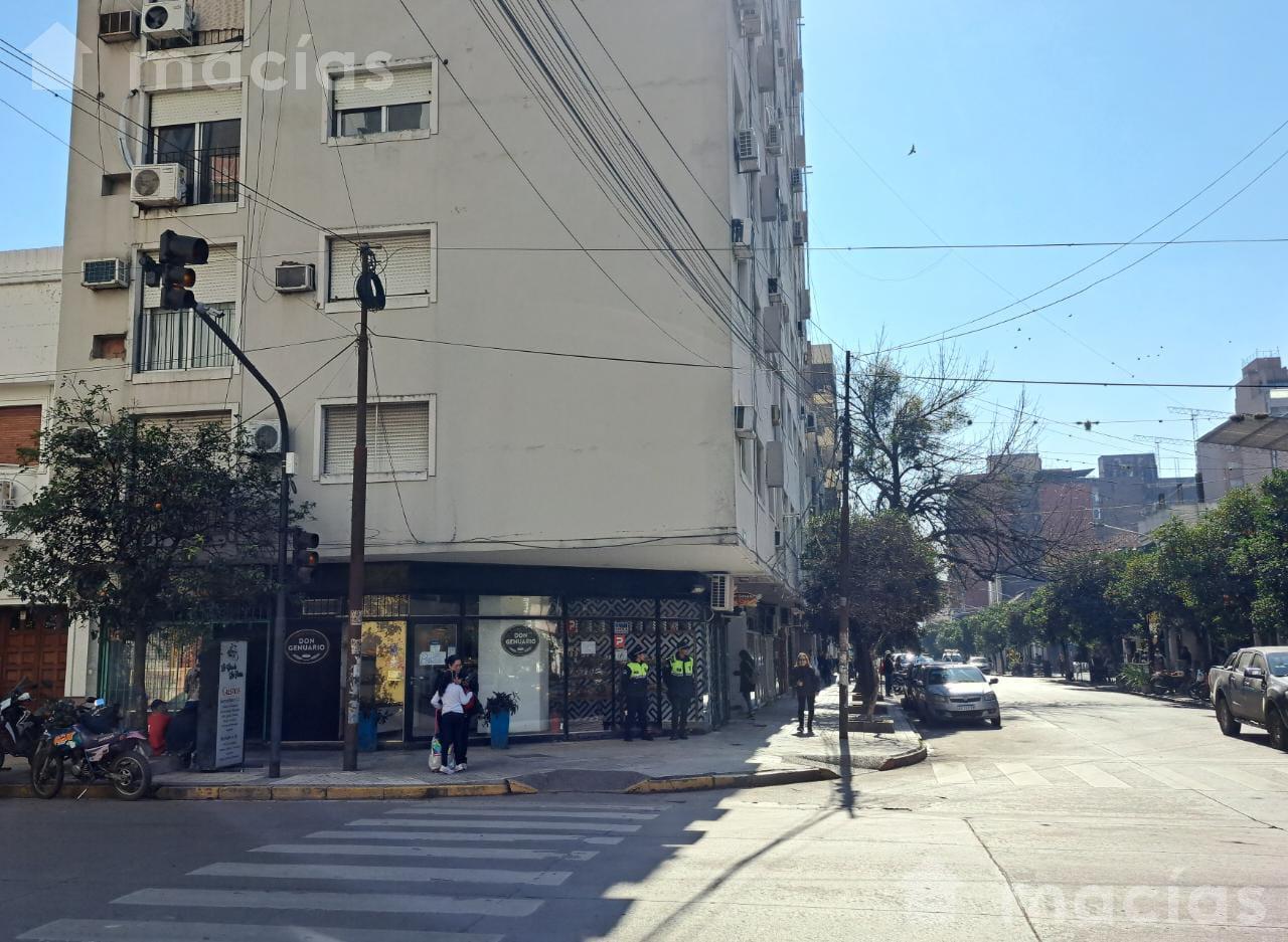 Local comercial en venta sobre importante esquina de Barrio Norte