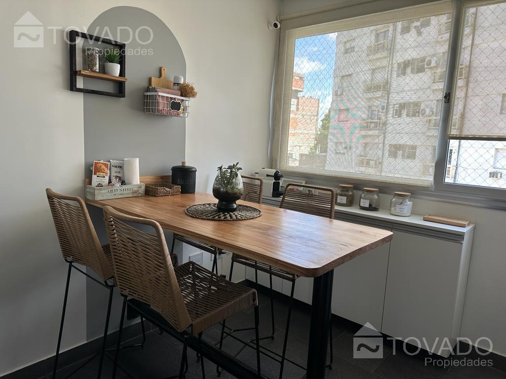 Triplex de 4 ambientes con quincho y terraza propia en Caballito!