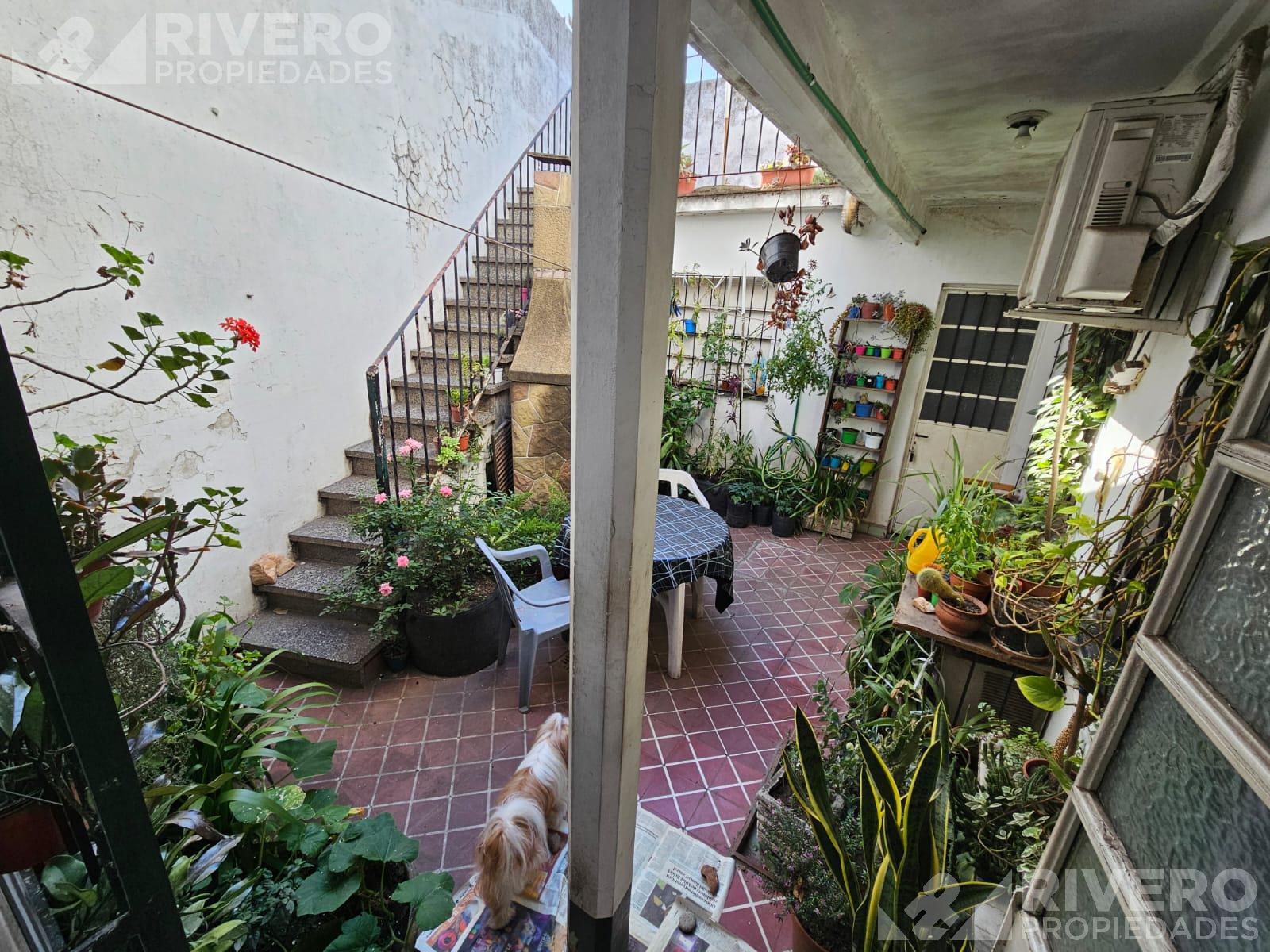 CASA DE 3 AMBIENTES  EN VENTA - MORON SUR