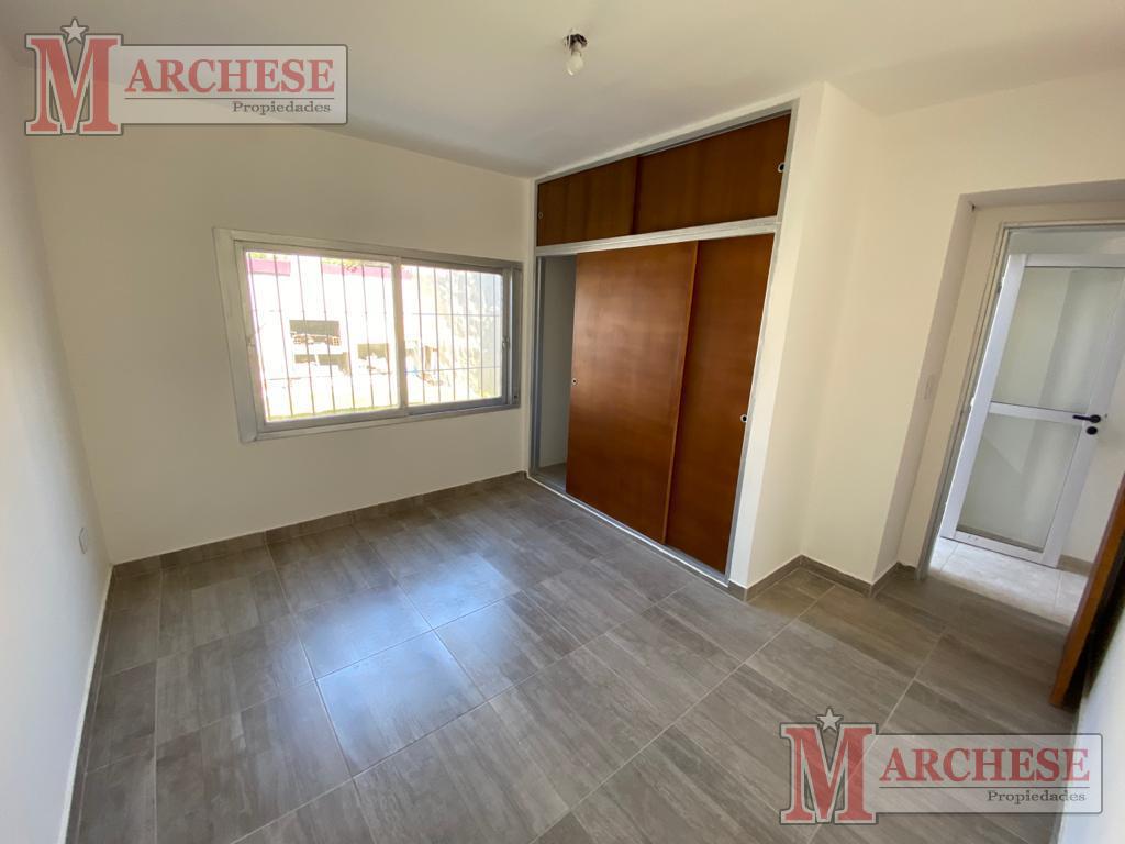 Casa 3 ambientes en venta en  Castelar Norte