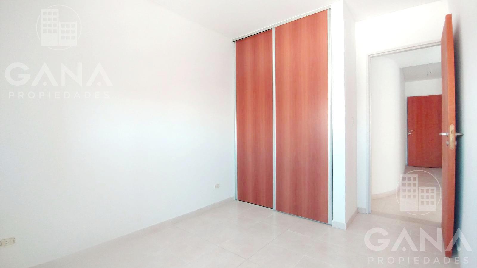 Venta de departamento Monoambiente con balcon al frente zona centrica de rosario