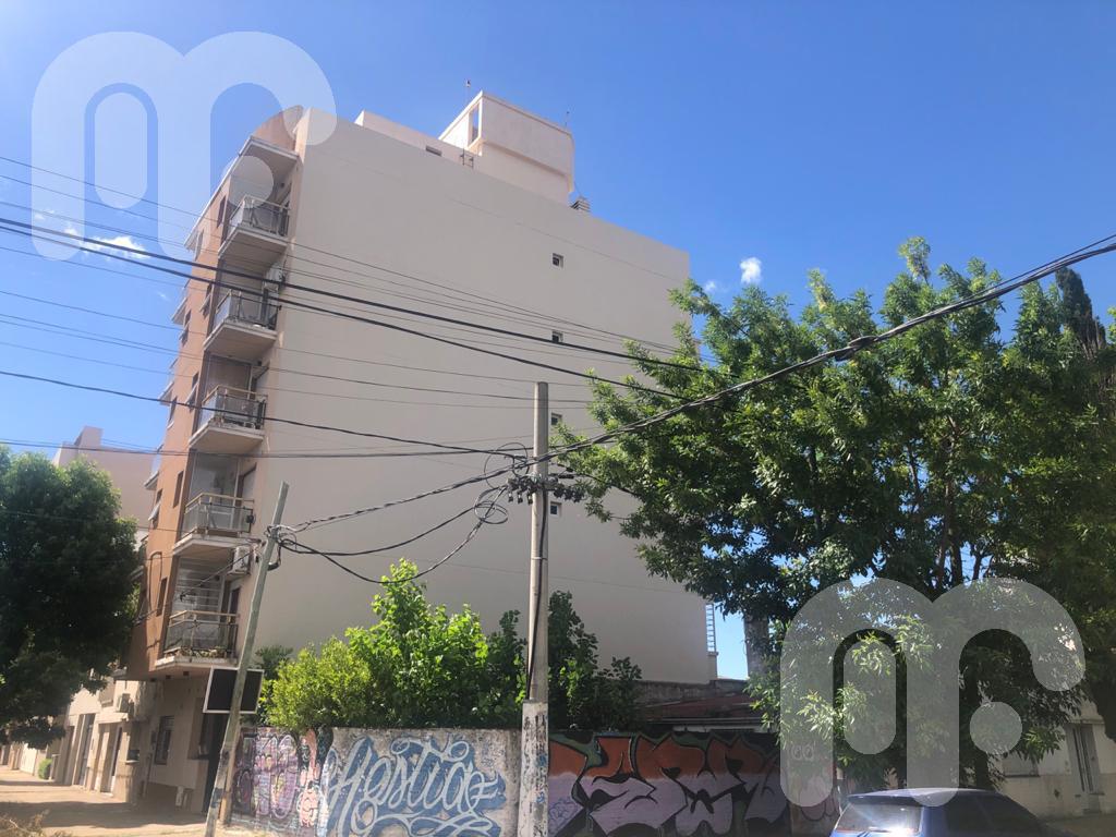 VENTA CASA / LOTE EN LA PLATA