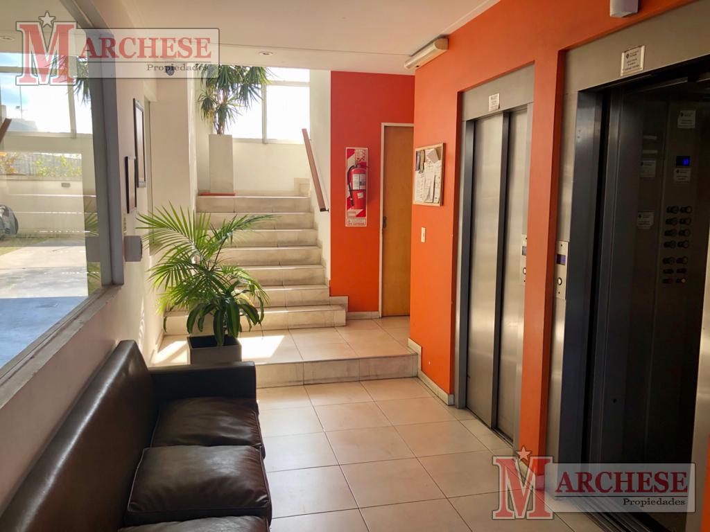 Departamento 2 ambientes con cochera y amenities en Moron