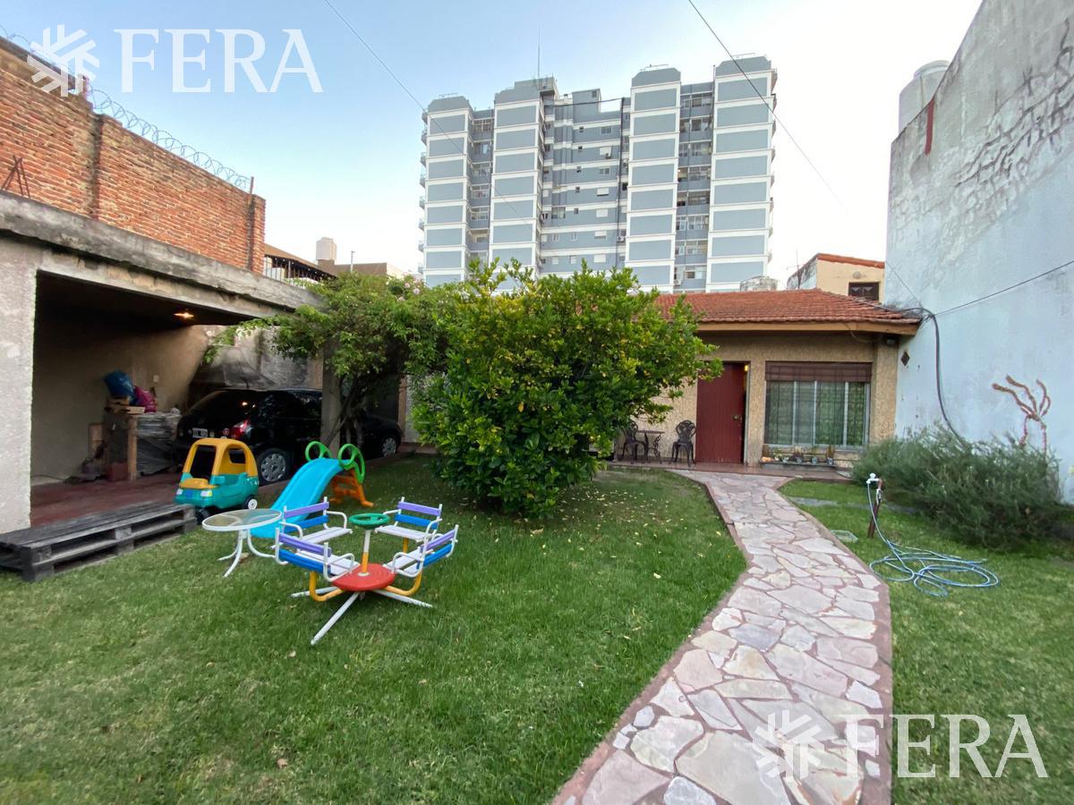 Venta de Casa 3 ambientes en Wilde con cochera (24713)