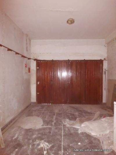 LOCAL CON VIVIENDA EN ZONA COMERCIAL