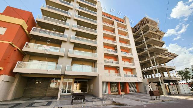 SEMIPISO A MEDIA CUADRA DEL MAR, CON BALCON, PARA 6 PERSONAS