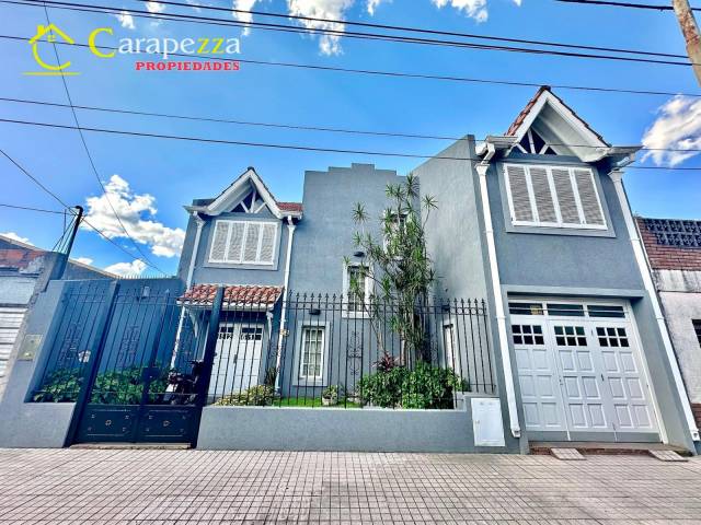 Hermosa Casa 5 Amb en Venta en Caseros