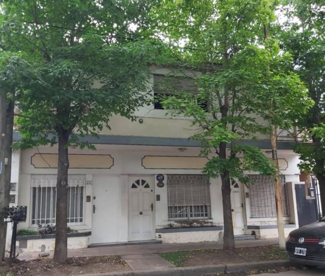 EXCELENTE DUPLEX DE 3/4 AMBIENTES EN RAMOS MEJIA SUR, CALLE AQUILES. DOLARES 97.000. SUSANA QUINELLI NEGOCIOS INMOBILIARIOS 156 583 7048