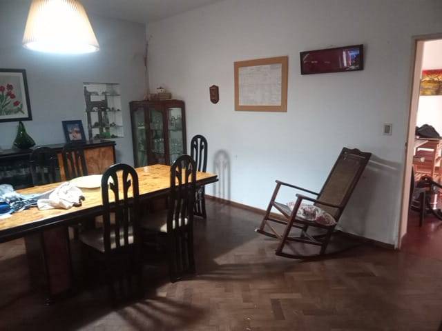 CASA CÉNTRICA DUEÑO DIRECTO VENDE