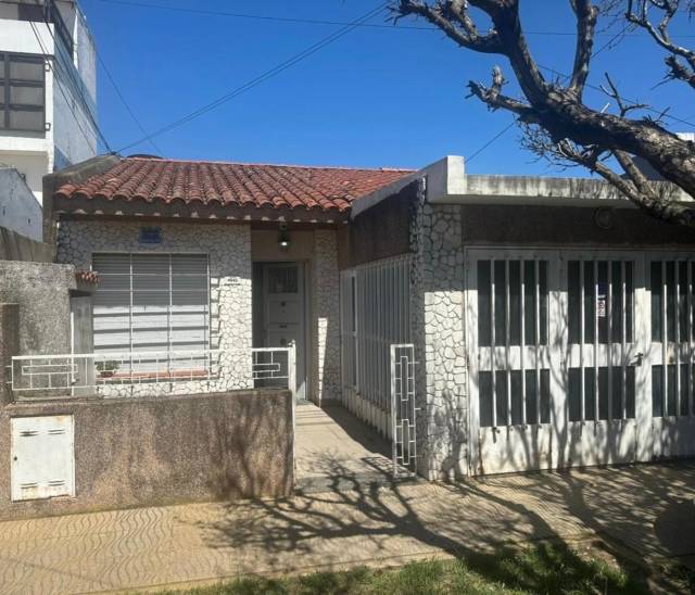 Serrano 4942 - casa al frente-